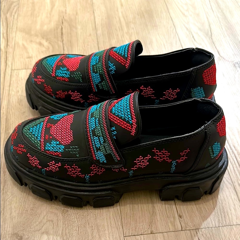 Farm rio black artisanal hearts loafer
